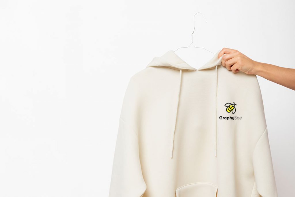 sweat floqué avec le logo graphybee