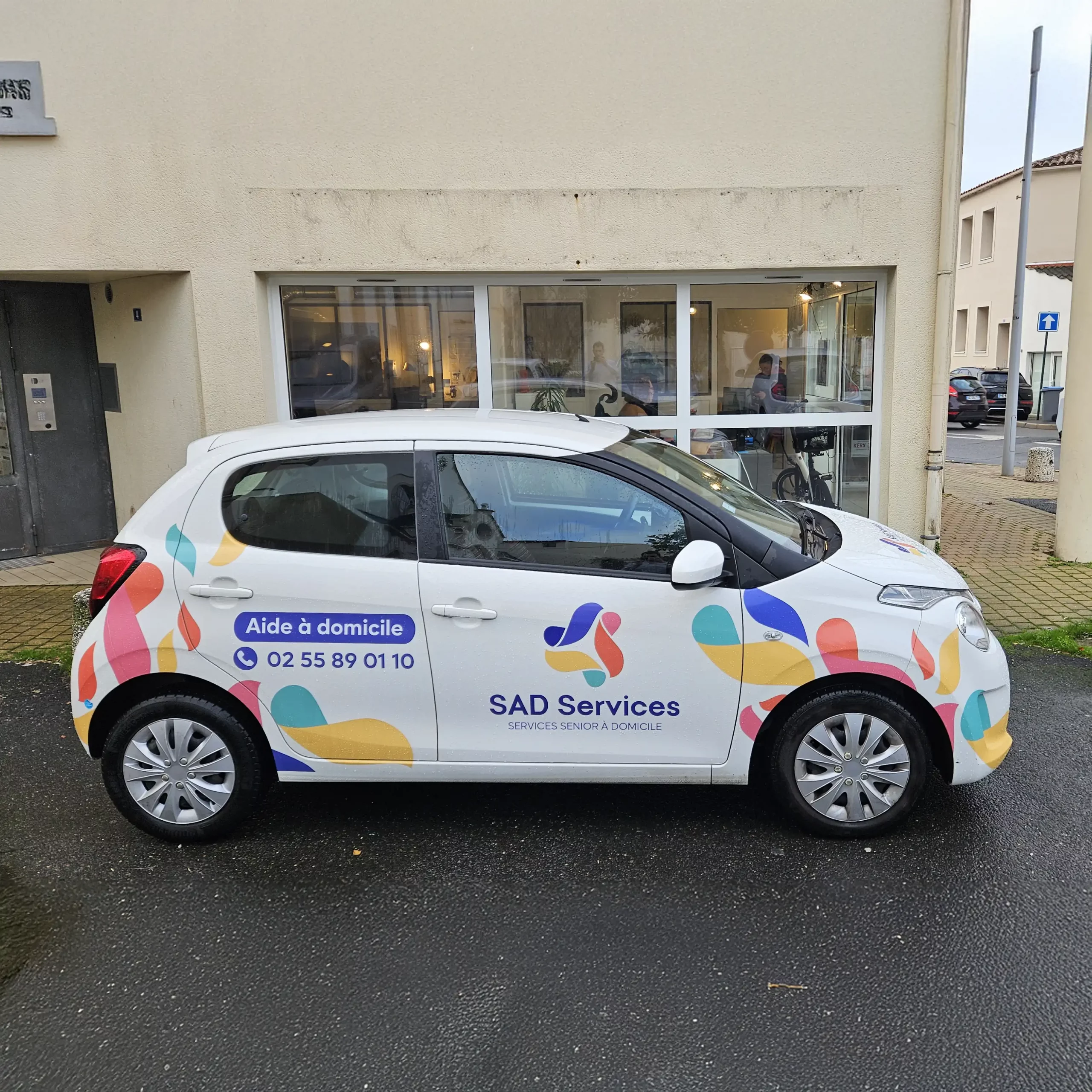 adhésifs sur voiture pour sad services